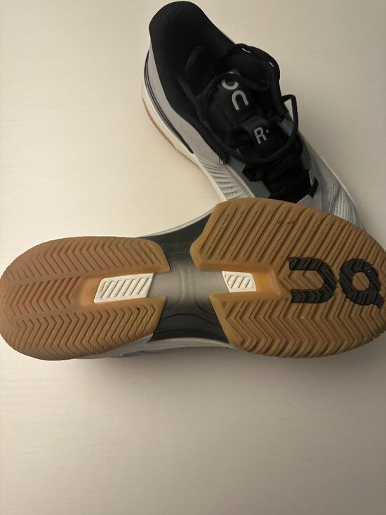 On Men\'s THE ROGER Pro Fire Tennis Shoes / Size 11.5 / Gray/Black/White